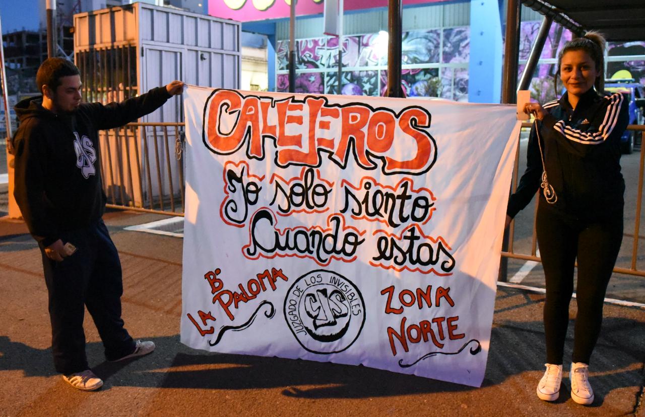 Los fieles seguidores de Pato Fontanet coparon la Plaza de la Música. Foto: Lucio Casalla / ElDoce.tv