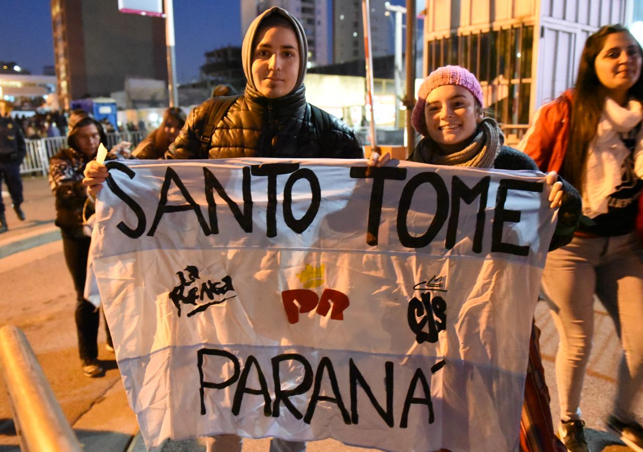 Los fieles seguidores de Pato Fontanet coparon la Plaza de la Música. Foto: Lucio Casalla / ElDoce.tv