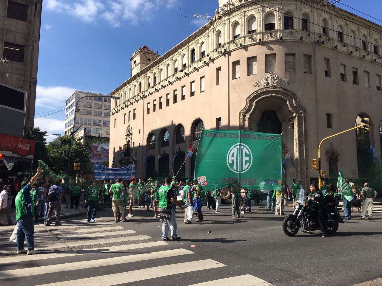 Los gremios se reunieron en el centro de Córdoba. Foto: Florencia Ferrero.