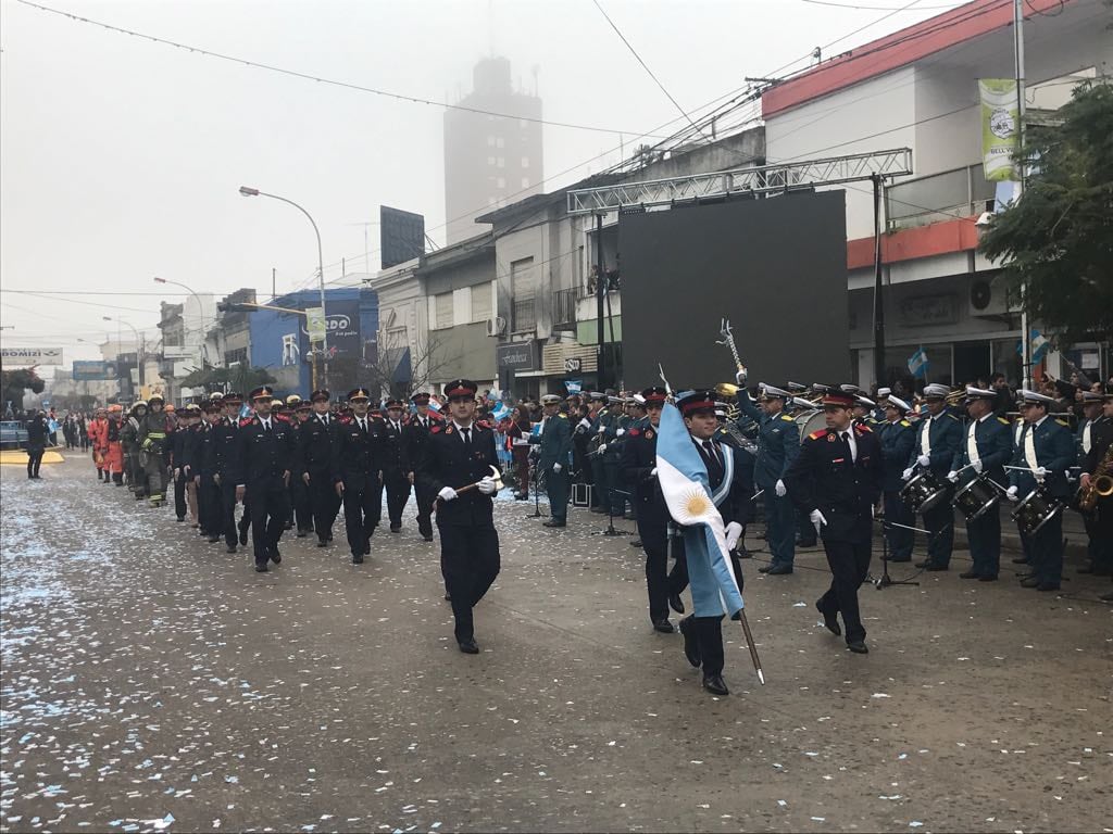 Los habitantes de Bell Ville disfrutaron del desfile cívico militar.