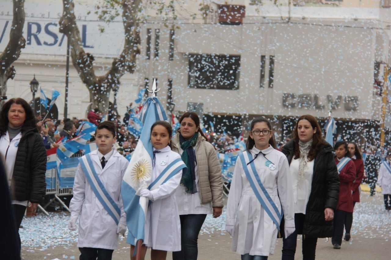 Los habitantes de Bell Ville disfrutaron del desfile cívico militar.