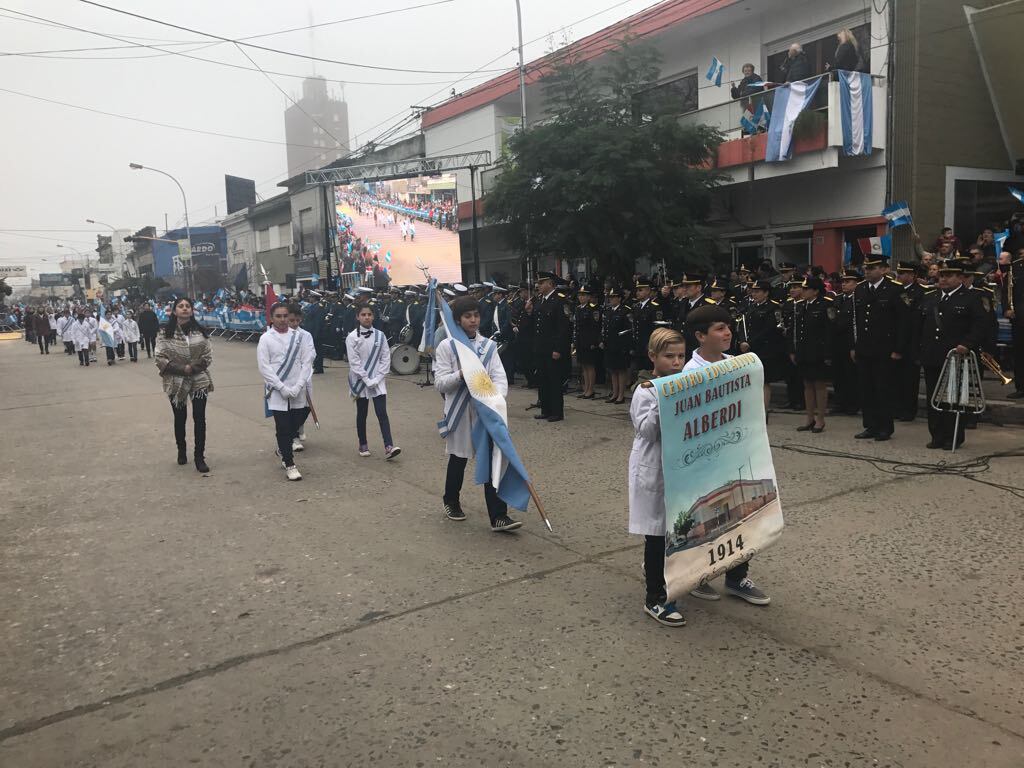 Los habitantes de Bell Ville disfrutaron del desfile cívico militar.