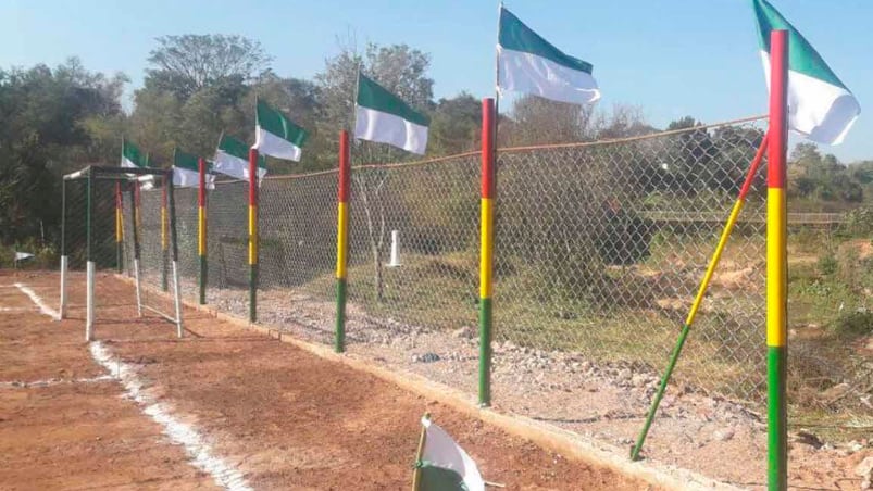 Los habitantes de San José de Pocitos debieron correr el lugar para el público a su país.