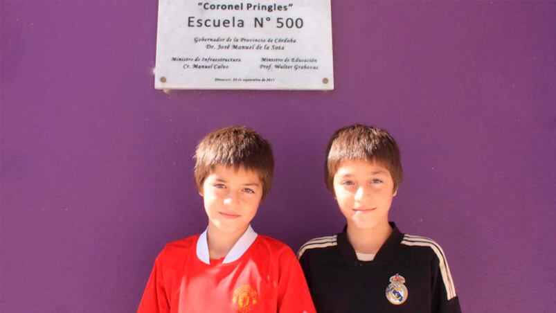 Los hermanitos no pueden comer juntos. Uno no figura en la lista del Paicor. Foto: La Voz.