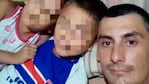 Los hermanitos P. y Thiago junto su padre asesino, Gerardo Javier Reyna.