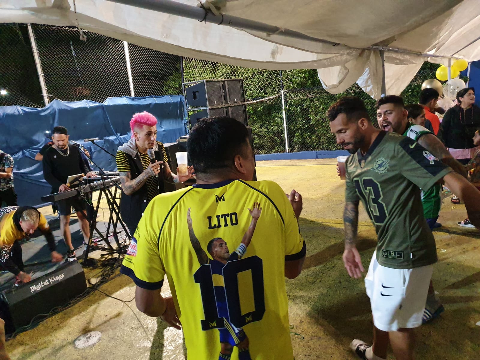 Los hermanos Ninci le regalaron un show a Carlitos y su familia, que se declararon fanáticos. Foto: Dahy Terradas.