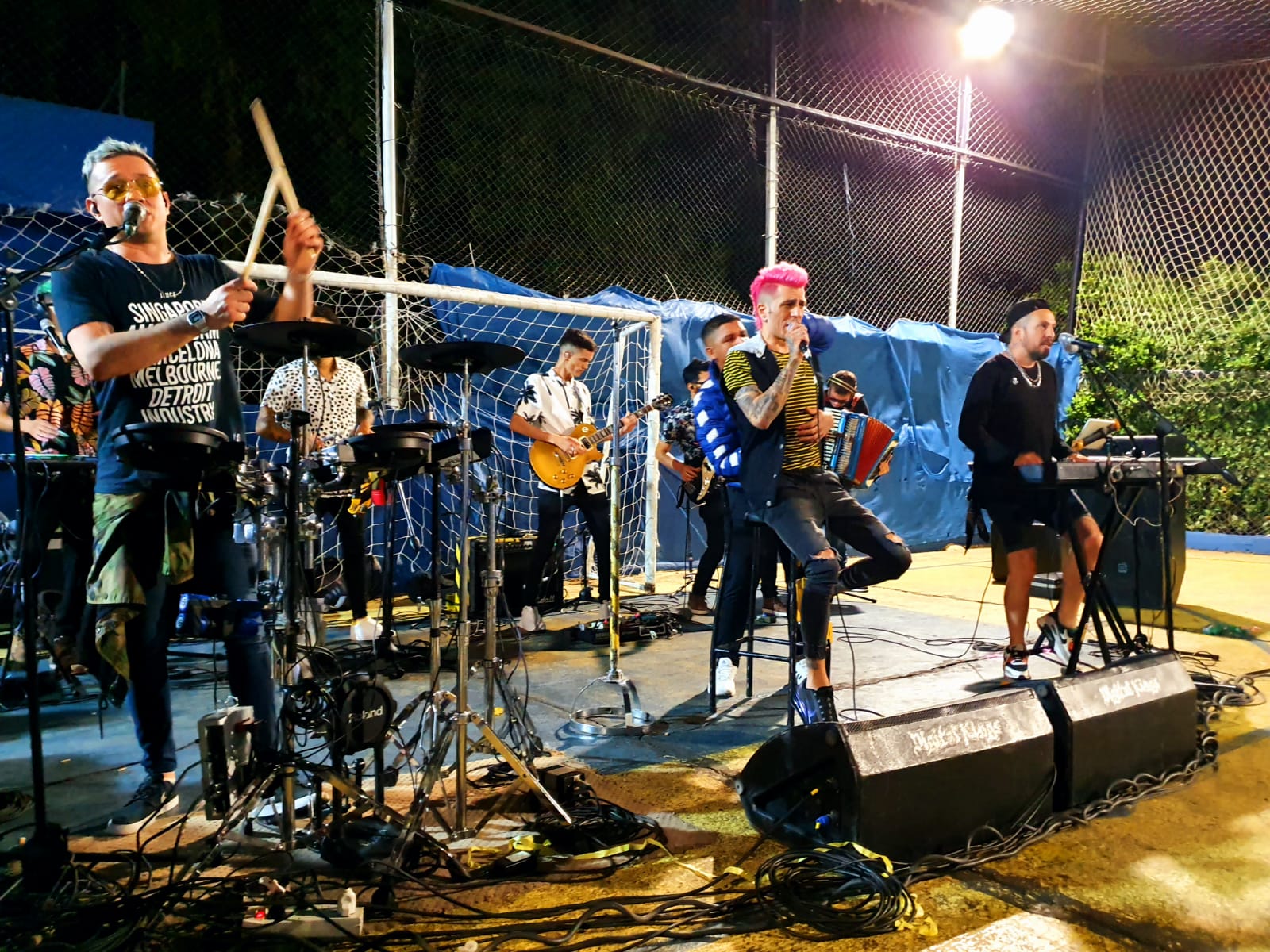 Los hermanos Ninci le regalaron un show a Carlitos y su familia, que se declararon fanáticos. Foto: Dahy Terradas.