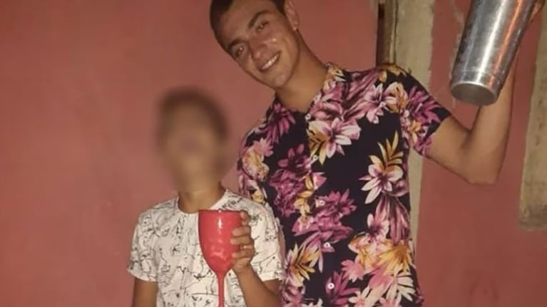 Los hermanos salieron al escuchar gritos y uno murió baleado.