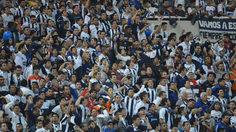 Los hinchas albiazules quieren ascender el domingo. 