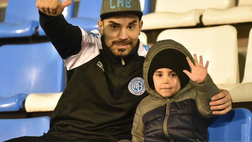 Los hinchas alentaron al "Pirata" en Alberdi. Foto: Lucio Casalla/ElDoce.tv