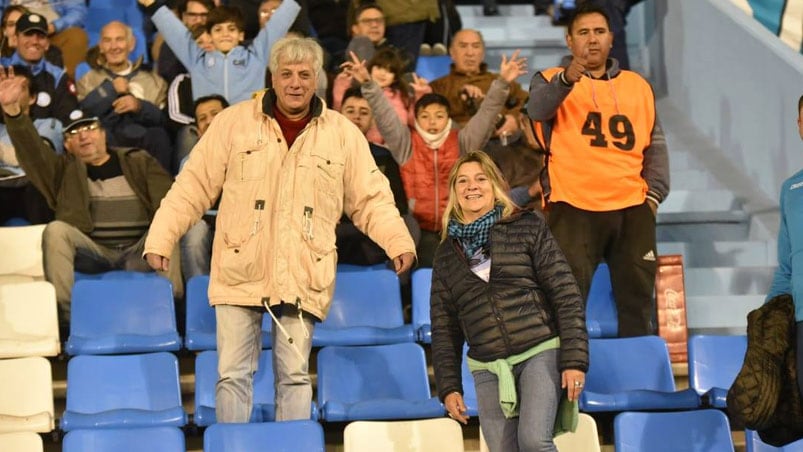 Los hinchas alentaron al "Pirata" en Alberdi. Foto: Lucio Casalla/ElDoce.tv