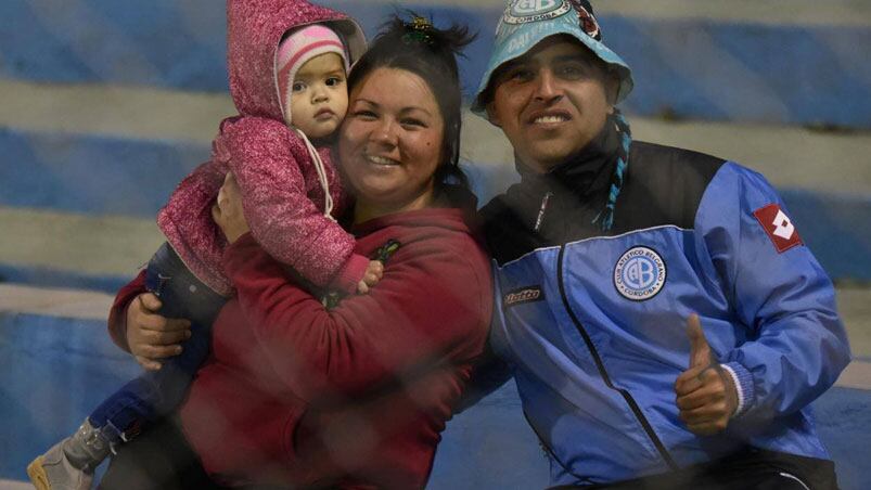 Los hinchas alentaron al "Pirata" en Alberdi. Foto: Lucio Casalla/ElDoce.tv