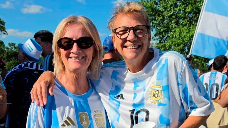 Los hinchas argentinos copan las calles de Kansas en la previa del debut de la Scaloneta.
