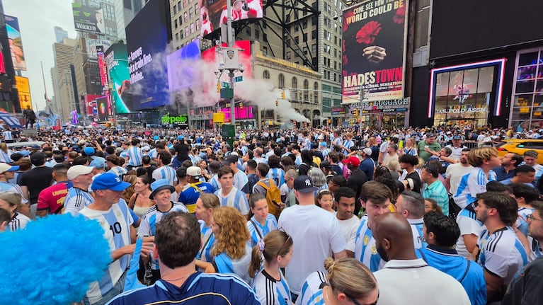 Los hinchas argentinos coparon Times Square.