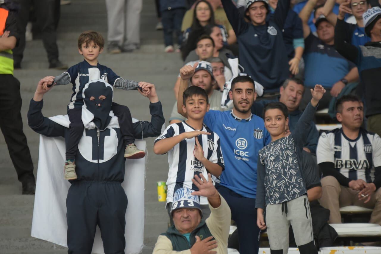 Los hinchas coparon el Kempes en el encuentro por la Copa Libertadores. Fotos: Lucio Casalla.