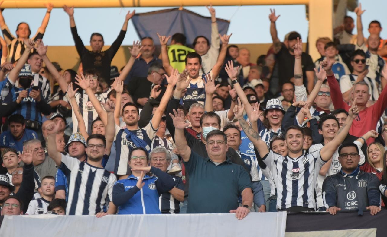 Los hinchas coparon el Kempes en el encuentro por la Copa Libertadores. Fotos: Lucio Casalla.