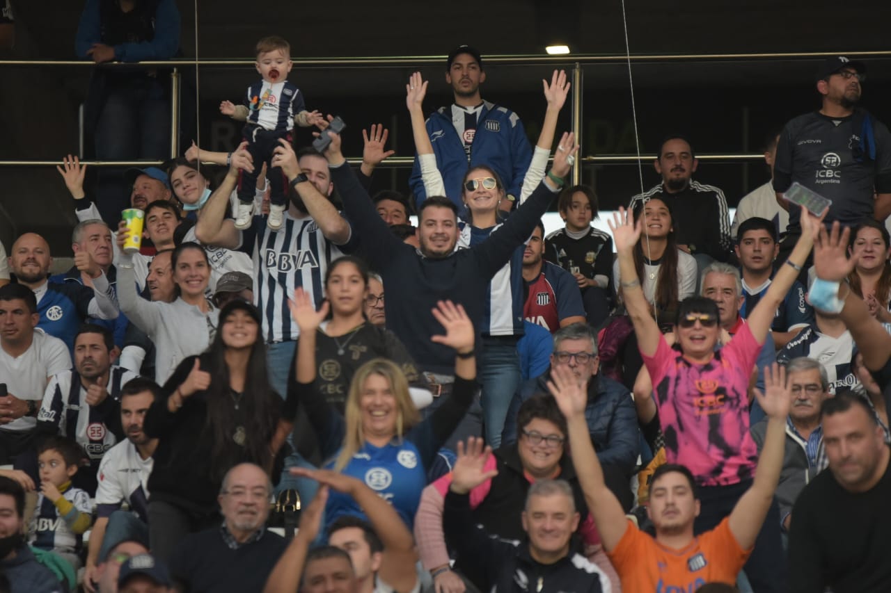 Los hinchas coparon el Kempes en el encuentro por la Copa Libertadores. Fotos: Lucio Casalla.