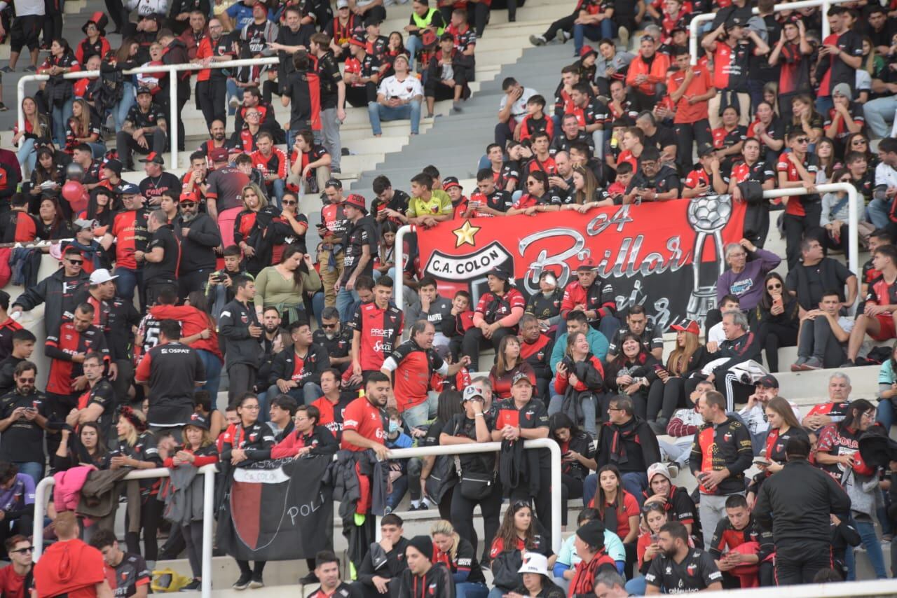 Los hinchas coparon el Kempes en el encuentro por la Copa Libertadores. Fotos: Lucio Casalla.