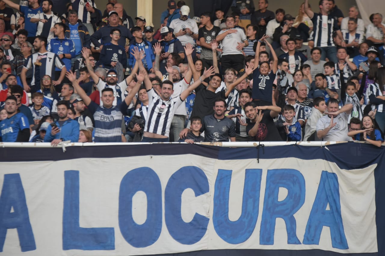 Los hinchas coparon el Kempes en el encuentro por la Copa Libertadores. Fotos: Lucio Casalla.