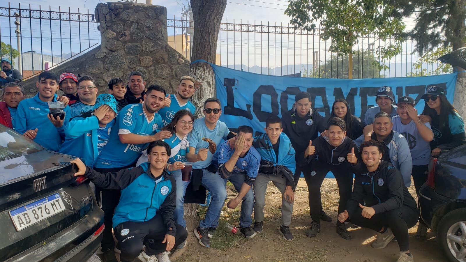 Los hinchas de Belgrano disfrutan su gran momento.