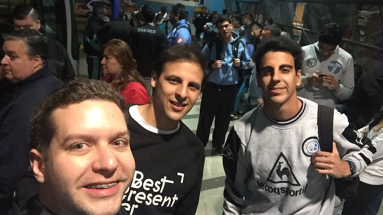 Los hinchas de Belgrano que se fueron a Brasil en colectivo.