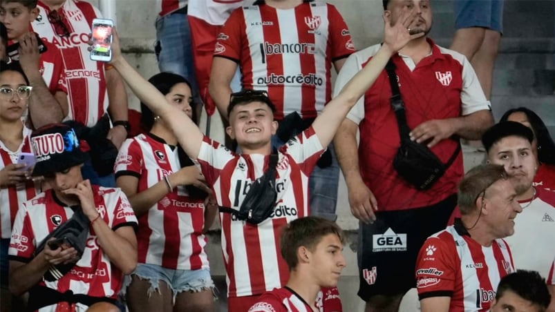 Los hinchas de Instituto presentes en el clásico ante Talleres. Foto: Lucio Casalla / ElDoce.tv.