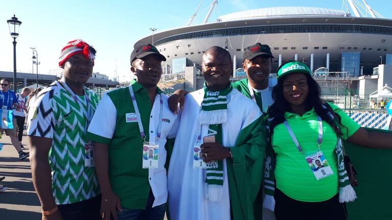 Los hinchas de la Selección coparon el estadio de San Petersburgo.