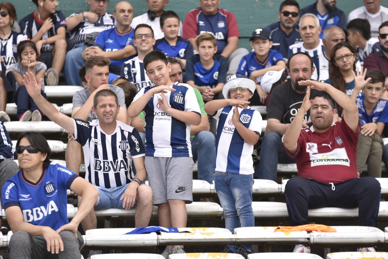 Los hinchas de la T acompañaron la recuperación. Foto: Lucio Casalla / ElDoce.tv.