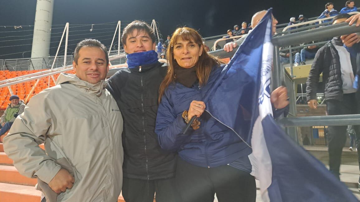 Los hinchas de la "T" en la previa del partido con River. Foto: Juampi Lavisse.