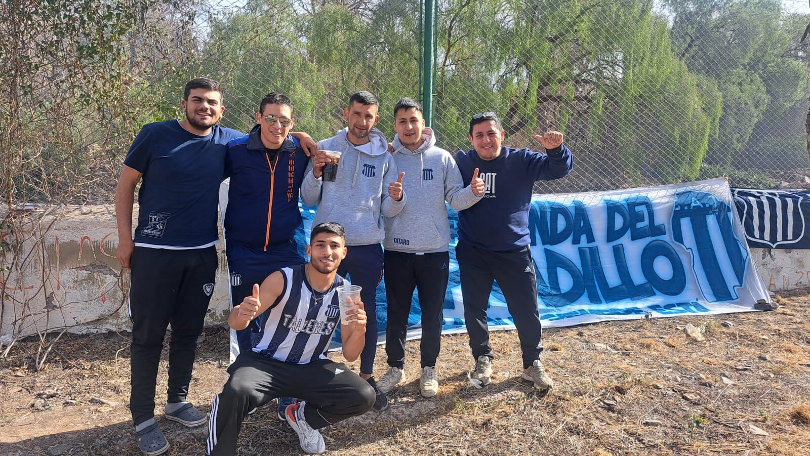 Los hinchas de la "T" en la previa del partido con River. Foto: Juampi Lavisse.