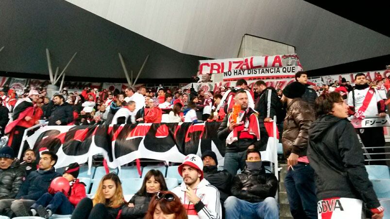 Los hinchas de River en la cancha. Foto: Ale López Mateo.