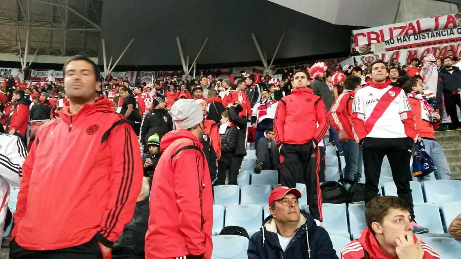 Los hinchas de River en la cancha. Foto: Ale López Mateo.