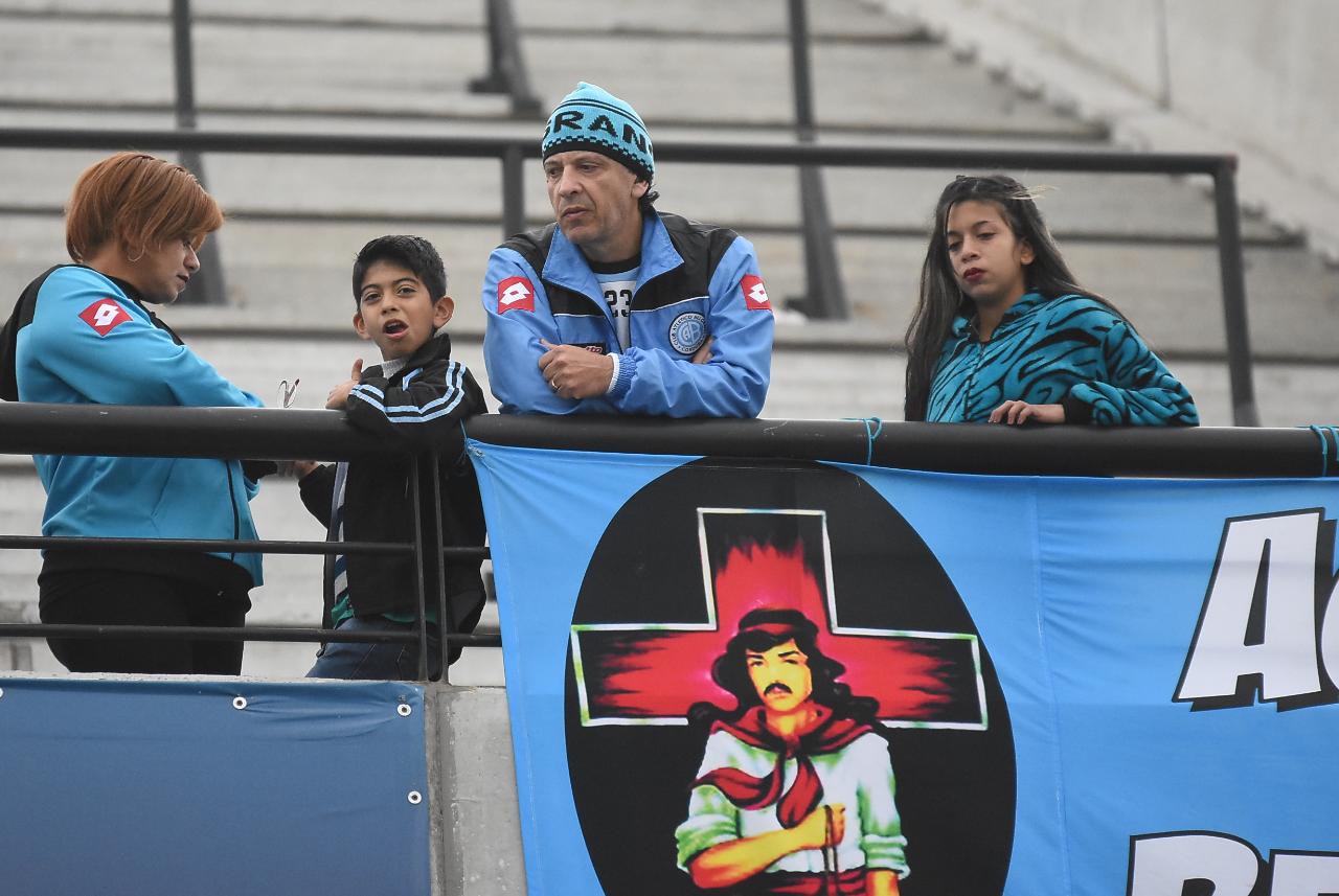 Los hinchas le hicieron el aguante a la B. Foto: Lucio Casalla / ElDoce.tv.