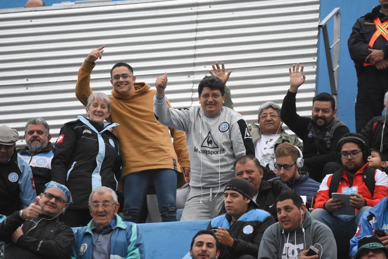 Los hinchas le hicieron el aguante a la B. Foto: Lucio Casalla / ElDoce.tv.