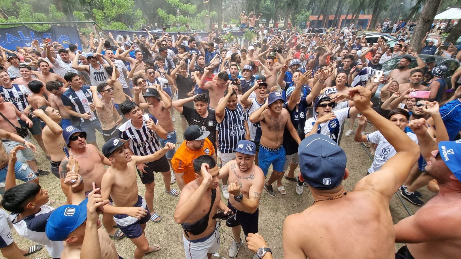 Los hinchas palpitan la final entre Talleres y Boca. Foto: Lucio Casalla/El Doce.