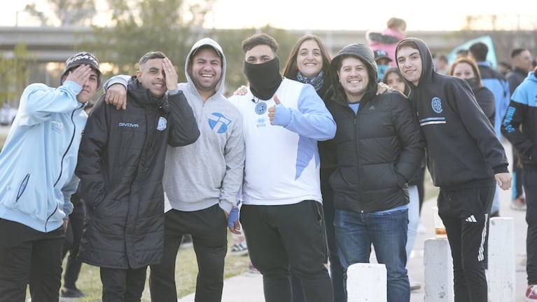 Los hinchas piratas en la previa al duelo con Delfín por Sudamericana.