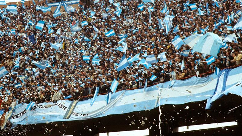 Los hinchas regresan a los estadios luego de más de un año y medio de ausencia.