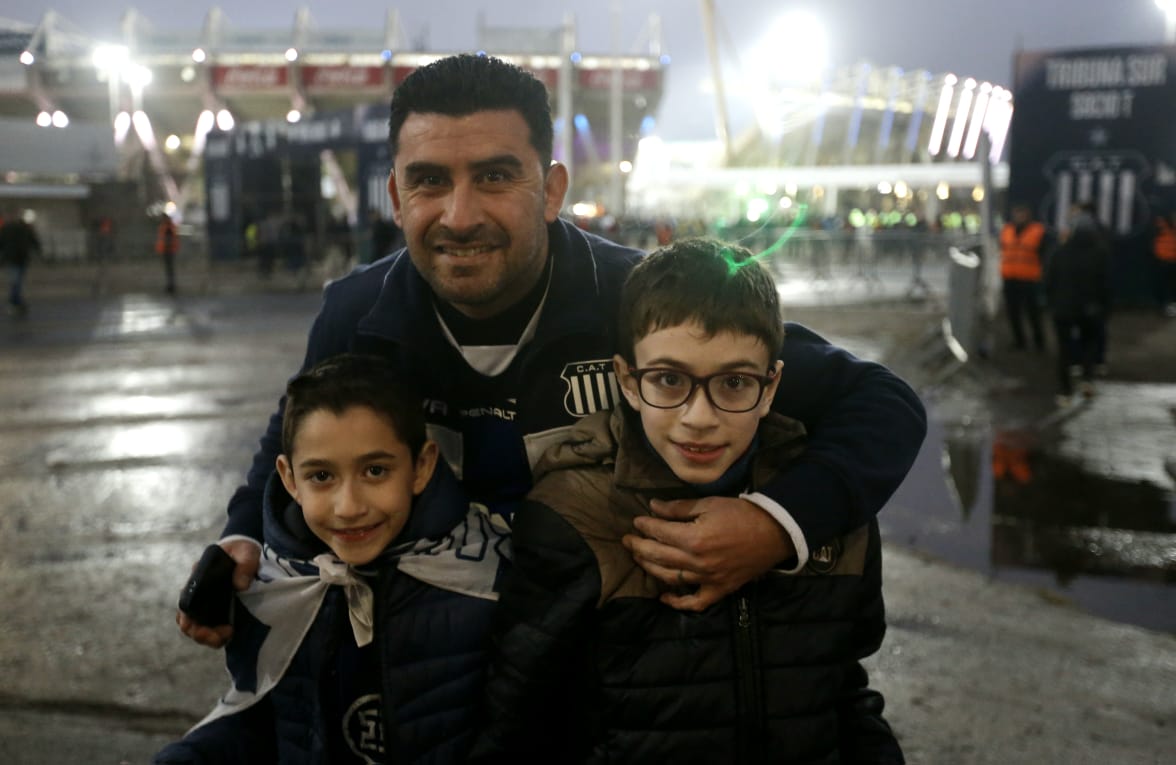 Los hinchas se acercaron al Kempes para alentar al Talleres de Tevez.