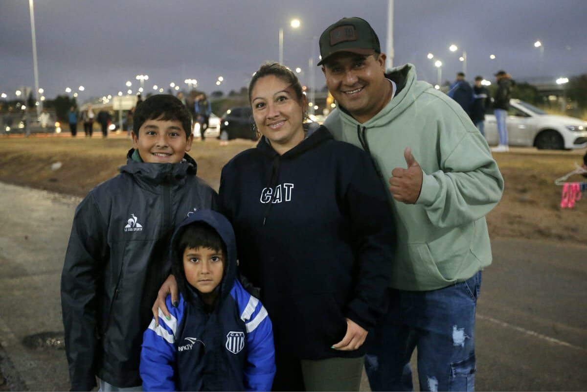 Los hinchas se acercaron al Kempes para alentar al Talleres de Tevez.