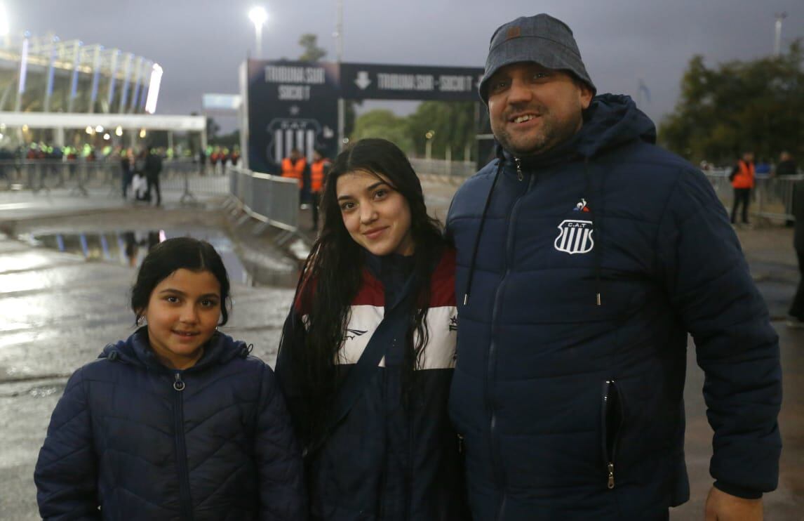 Los hinchas se acercaron al Kempes para alentar al Talleres de Tevez.