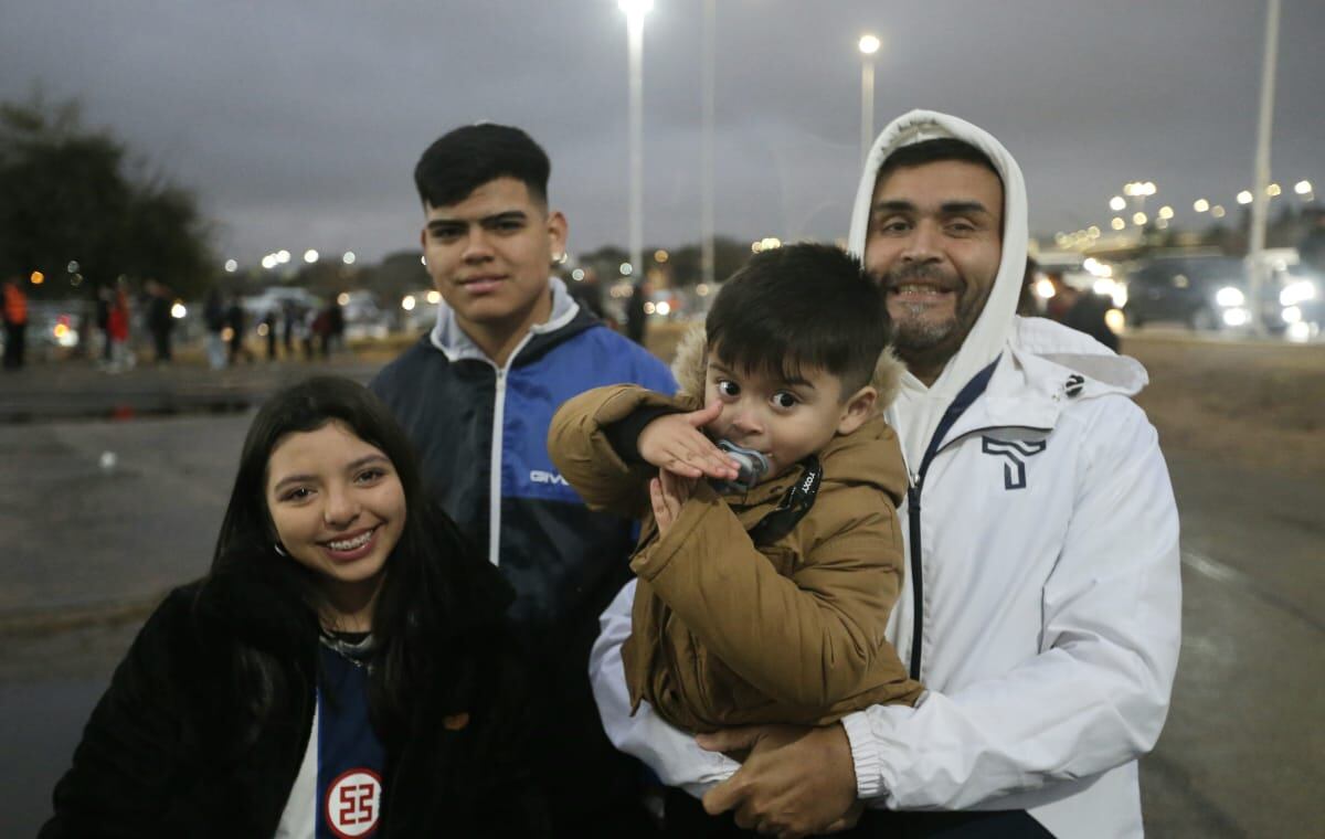 Los hinchas se acercaron al Kempes para alentar al Talleres de Tevez.