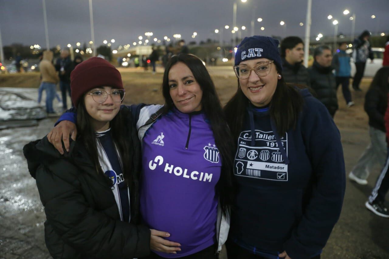 Los hinchas se acercaron al Kempes para alentar al Talleres de Tevez.