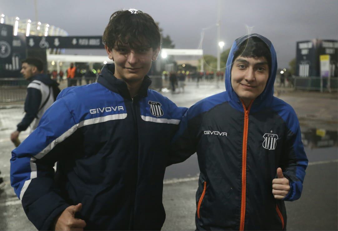 Los hinchas se acercaron al Kempes para alentar al Talleres de Tevez.