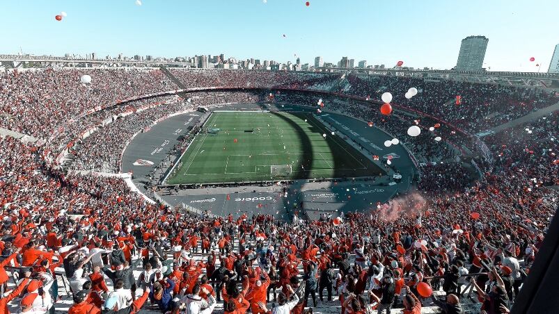 Los hinchas volvieron al Monumental y festejaron en el superclásico.