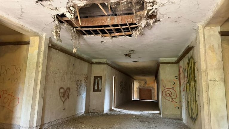 Los históricos hoteles de Embalse, en estado de abandono.