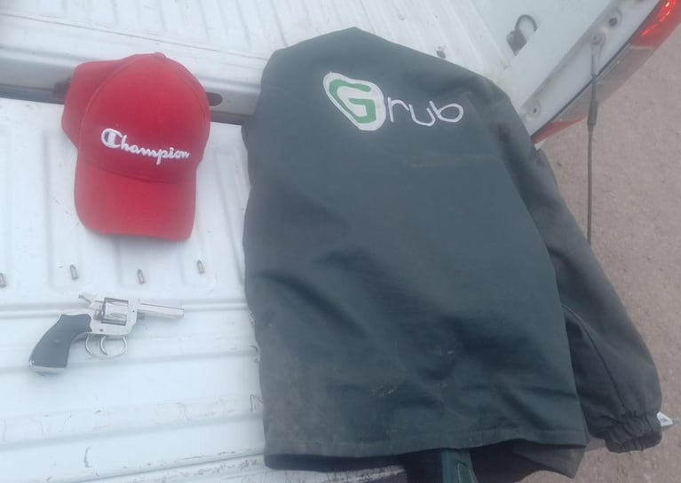 Los hombres fueron vistos armados por vecinos que avisaron a la Policía.