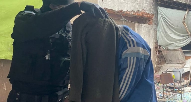 Los hombres usurparon una casa para vender droga en el centro.