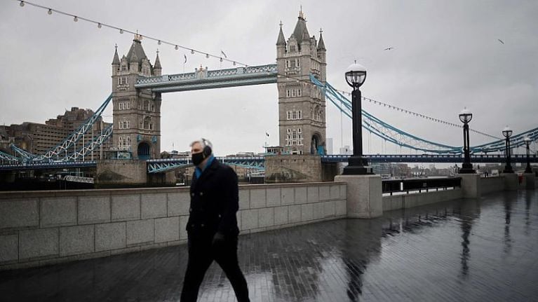 Los hospitales de Inglaterra registran cifras récord de ingresos diarios por gripe.