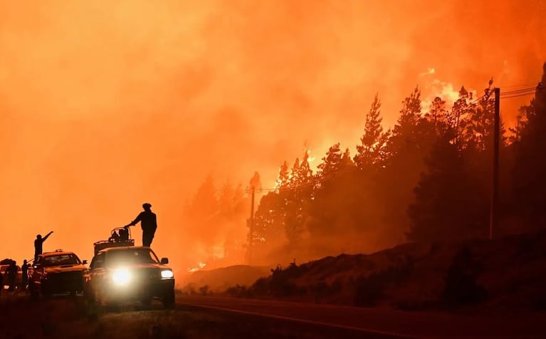 Los incendios siguen arrasando con la naturaleza patagónica.