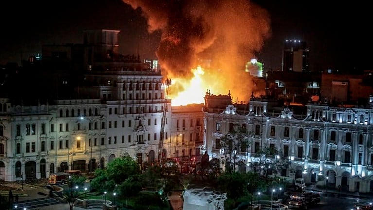 Los incidentes incluyeron un incendio en un edificio del centro de Lima.
